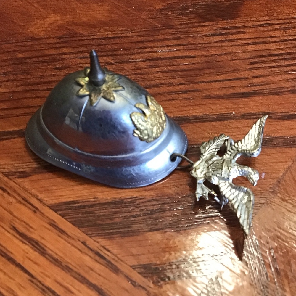 Vintage Spanish American War Pin W/Helmet